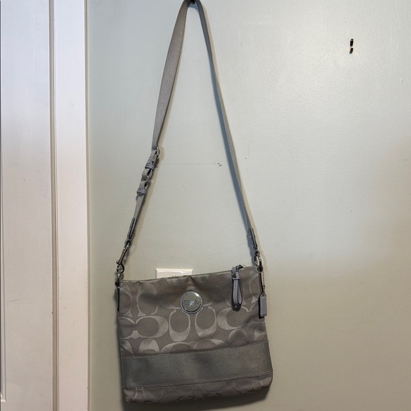 Coach | F17435 Light Blue Grey Crossbody Bag - Classic Cs - Canvas & Leather - Picture 2 of 5